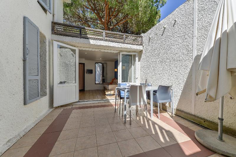 اتاق کلوب با چشم‌انداز, Mandarin Oriental Hong Kong