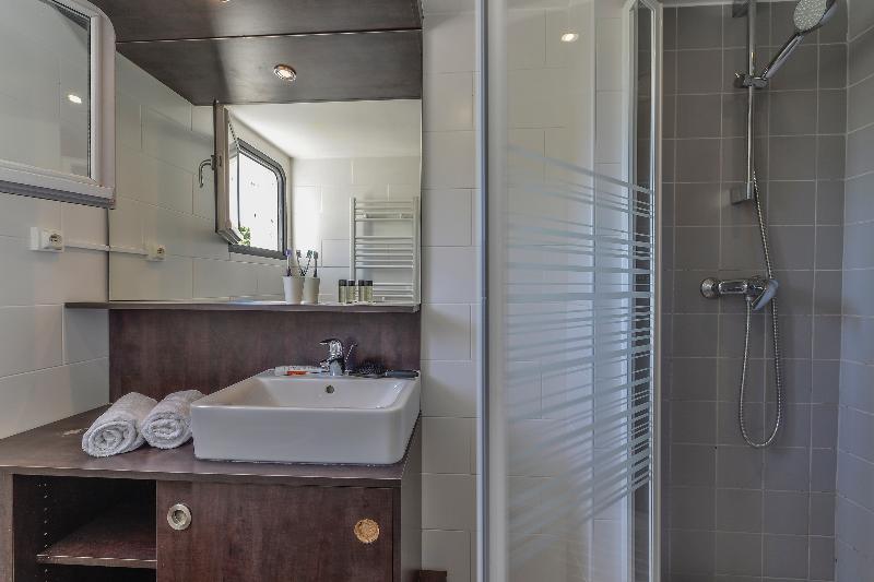 اتاق کلوب با چشم‌انداز, Mandarin Oriental Hong Kong