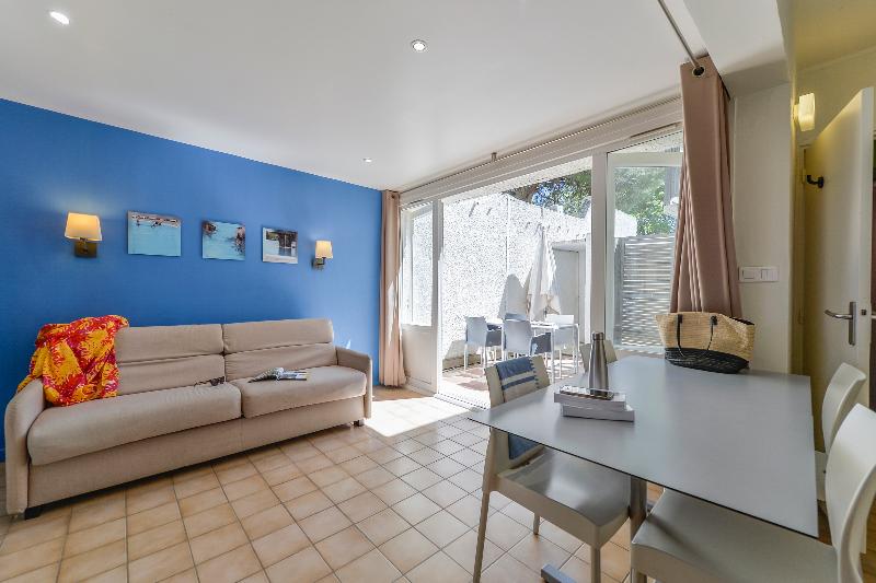 اتاق کلوب با چشم‌انداز, Mandarin Oriental Hong Kong