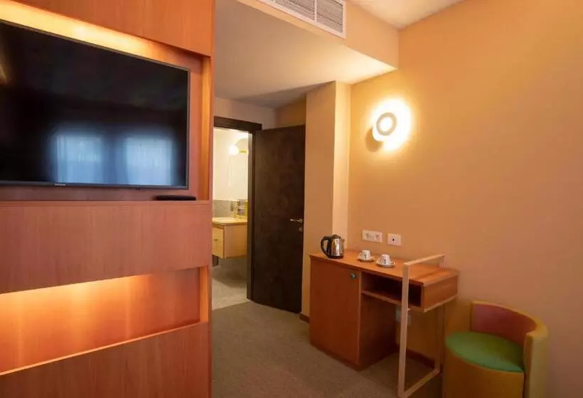 Chambre Standard, Omama