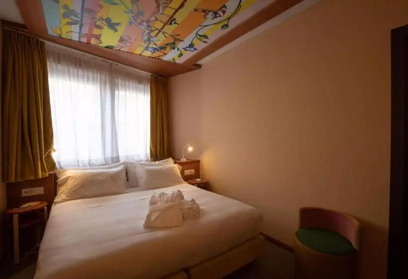 Chambre Standard, Omama
