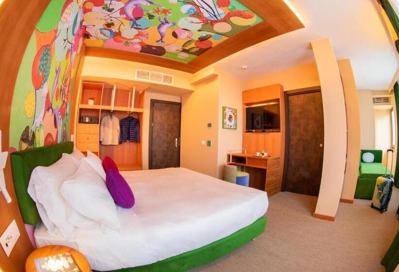 اتاق استاندارد چهار تخته, Omama