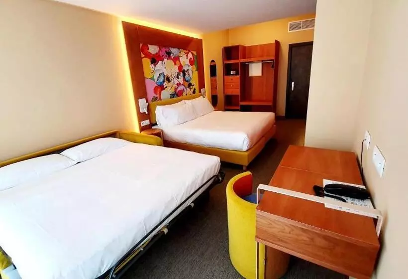 Chambre Familiale, Omama