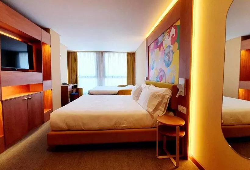 Chambre Familiale, Omama