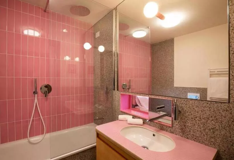 Junior Suite, Omama