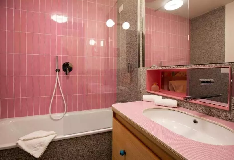 Junior Suite, Omama