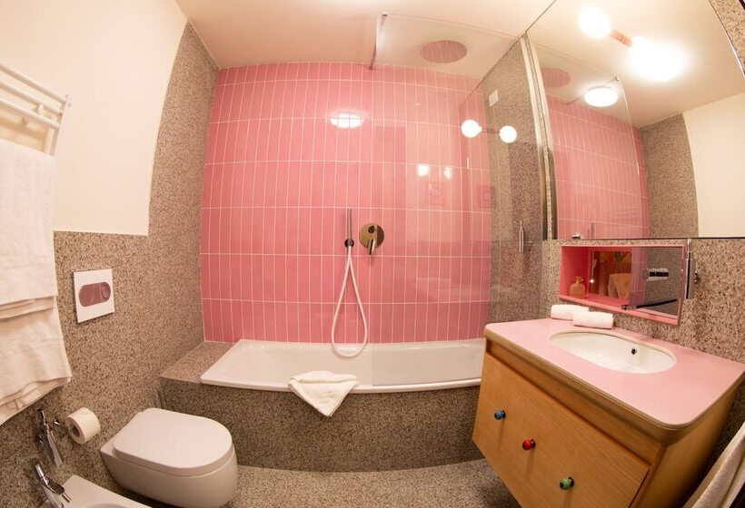 اتاق استاندارد, Omama