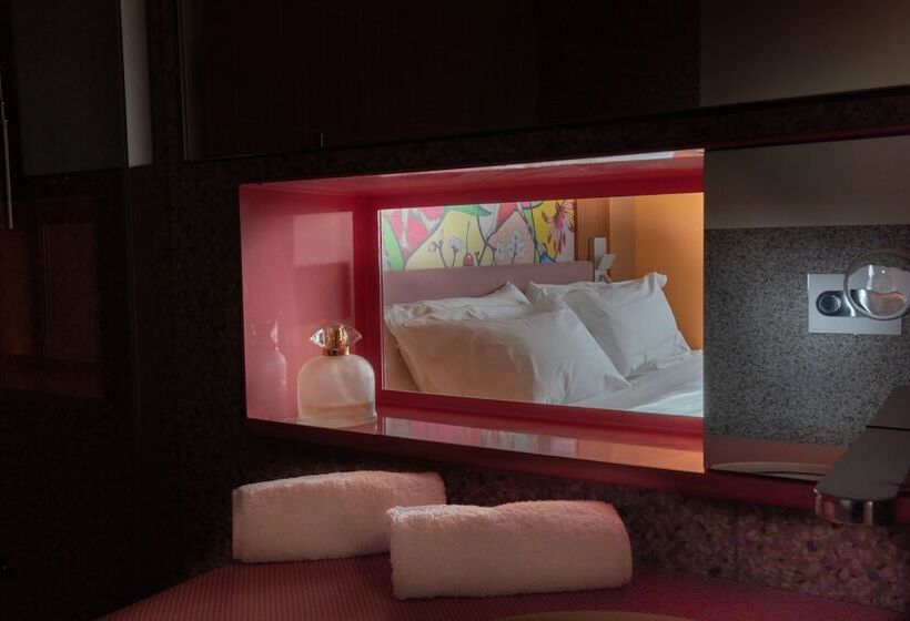 اتاق خانوادگی, Omama