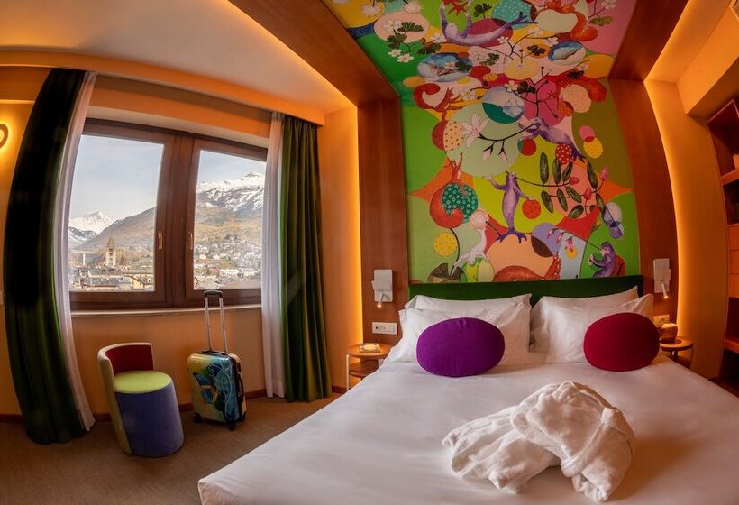 اتاق خانوادگی, Omama