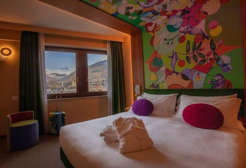 اتاق خانوادگی, Omama