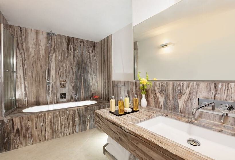 جناح جونيور مطلّ علي البحر, Punta Tragara