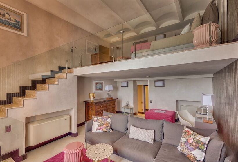 جناح جونيور مطلّ علي البحر, Punta Tragara