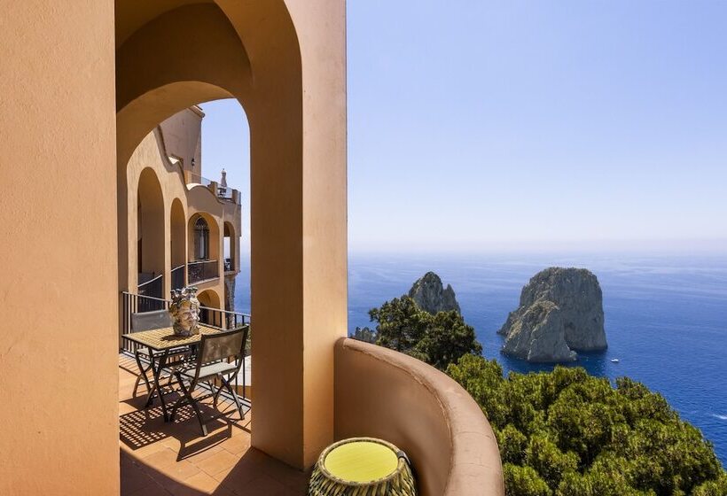 جناح جونيور مطلّ علي البحر, Punta Tragara