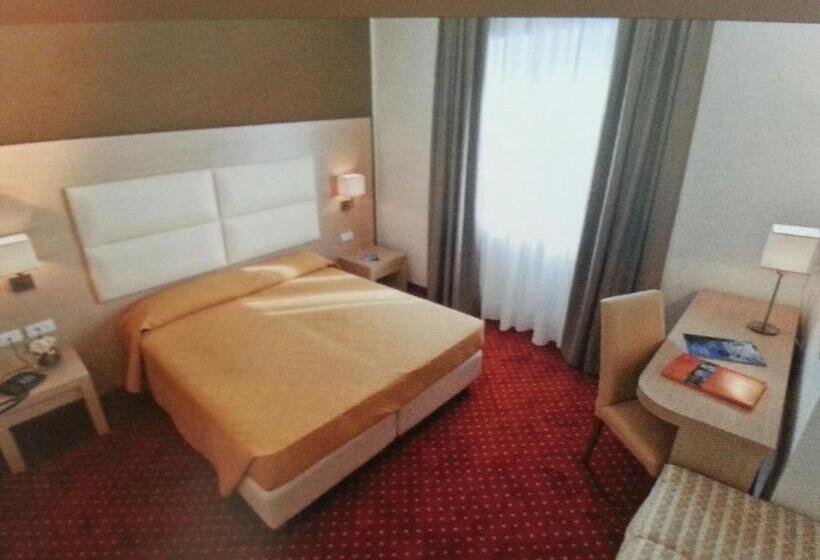 اتاق سوپریور سه تخته, Regina