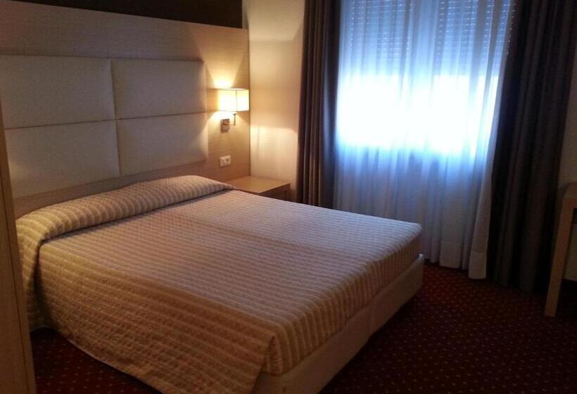 اتاق سوپریور سه تخته, Regina