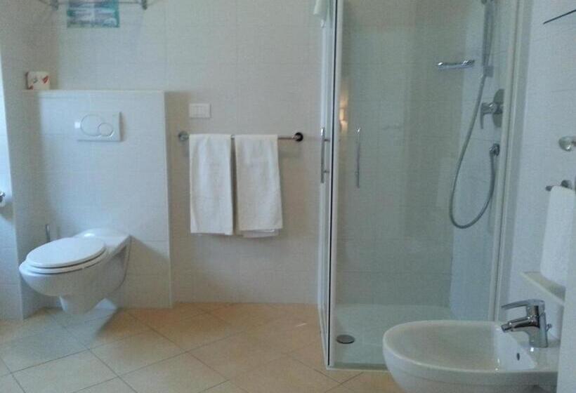 اتاق سوپریور چهار تخته, Regina