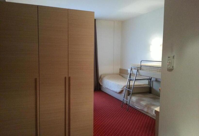 اتاق خانوادگی, Regina