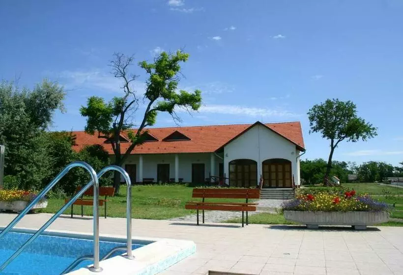 Standard Kolmen Hengen Huone, Sarlóspuszta Club