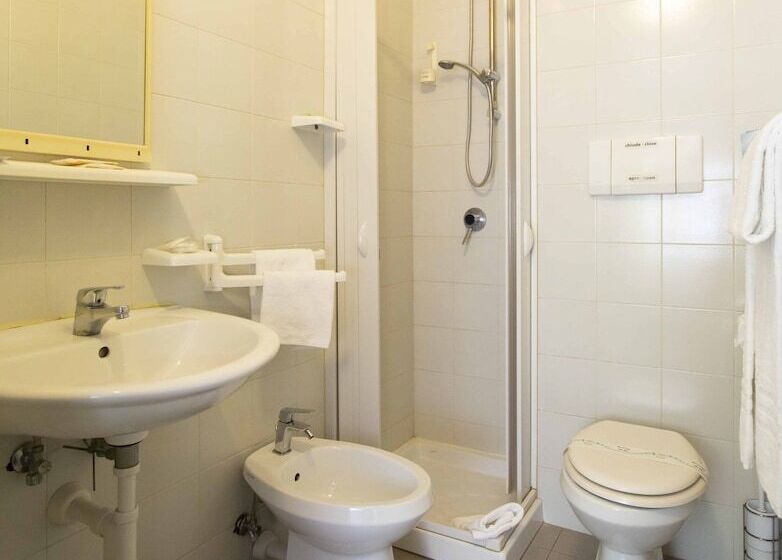 标准三人间, Solarium