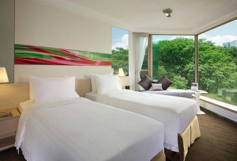 اتاق پرمیوم, The Royal Pacific Hotel & Towers