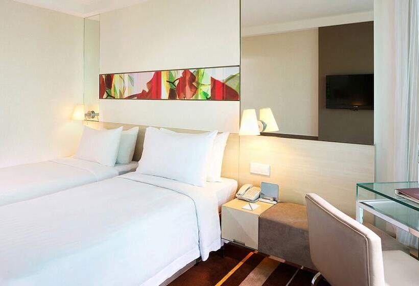 اتاق استاندارد, The Royal Pacific Hotel & Towers