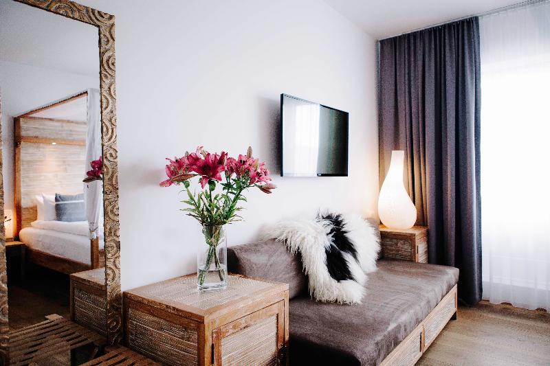 اتاق استاندارد, The Royal Pacific Hotel & Towers