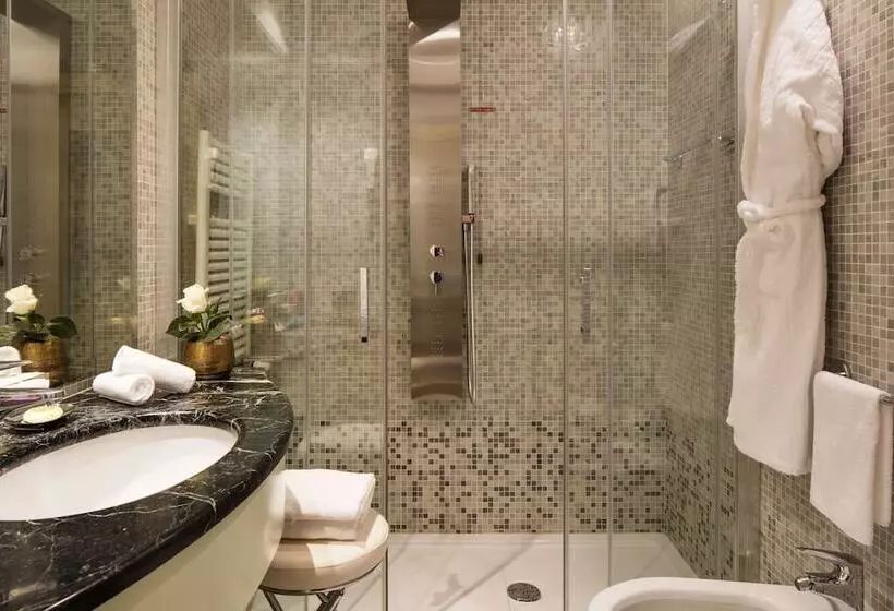 スタンダードトリプルルーム, Villa Michelangelo Vicenza – Starhotels Collezione