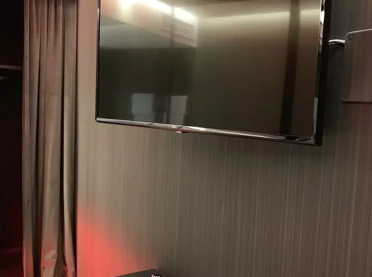 ジュニアスイート, Motel Rona