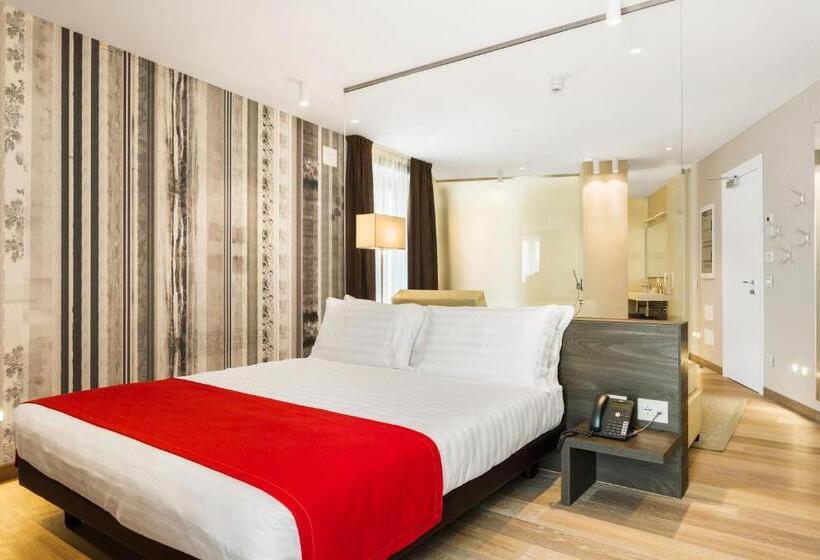 سوئیت با وان آب گرم, Suites Hotel Astor