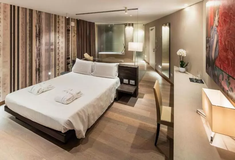سوئیت با وان آب گرم, Suites Hotel Astor