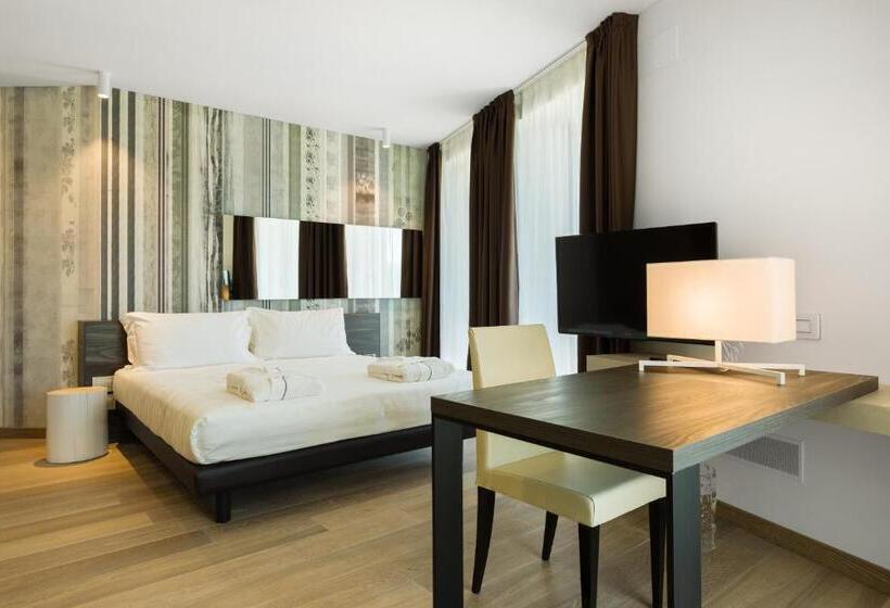 اتاق استاندارد با چشمانداز کوهستان, Suites Hotel Astor