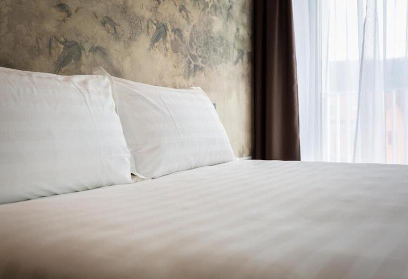 اتاق استاندارد با چشمانداز کوهستان, Suites Hotel Astor