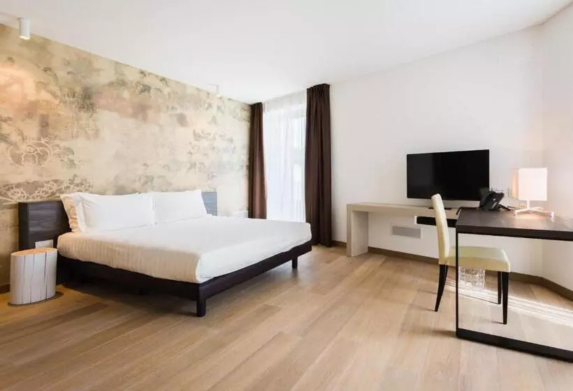 اتاق استاندارد با چشم‌انداز کوهستان, Suites Hotel Astor