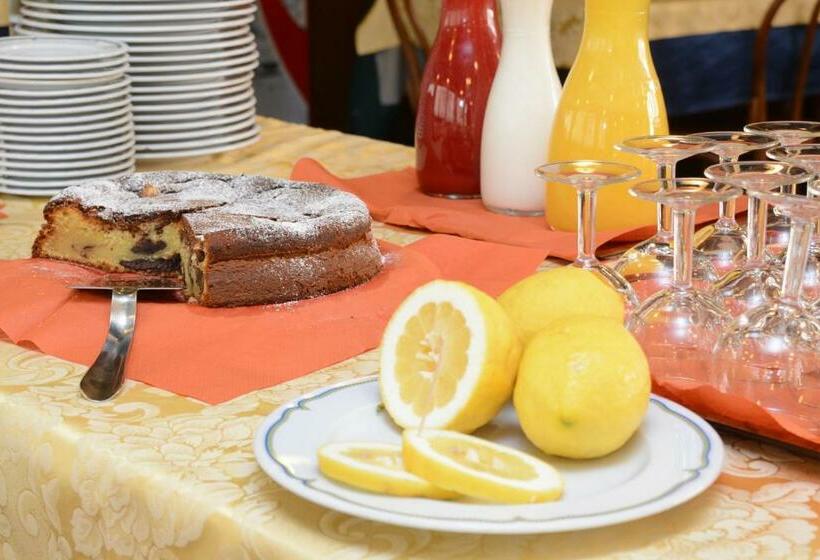 اتاق استاندارد یک نفره, Bike & Family Hotel Derby