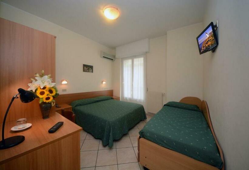 اتاق استاندارد سه نفره, Bike & Family Hotel Derby