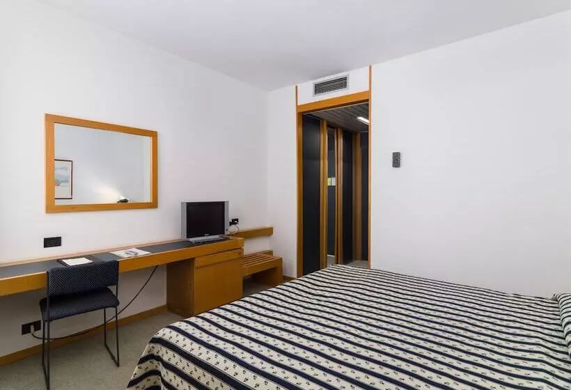 スタンダードトリプルルーム, Grand Hotel Tiziano e Dei Congressi