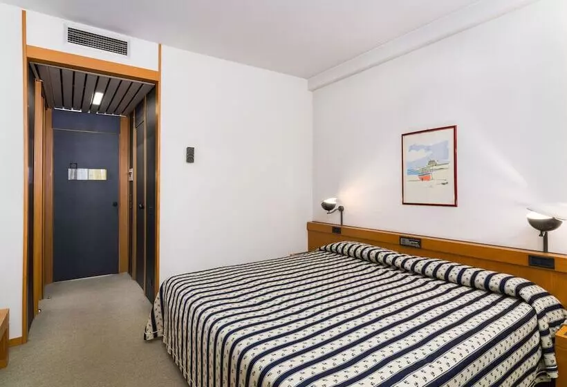 スタンダード４人部屋, Grand Hotel Tiziano e Dei Congressi