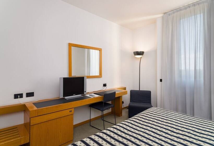 اتاق استاندارد چهار تخته, Grand Hotel Tiziano E Dei Congressi