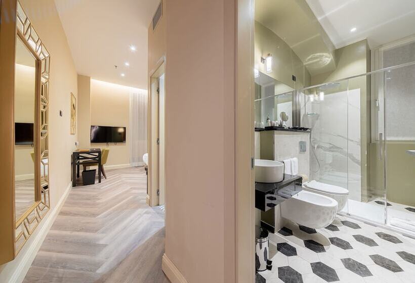 高级大房间, Astoria