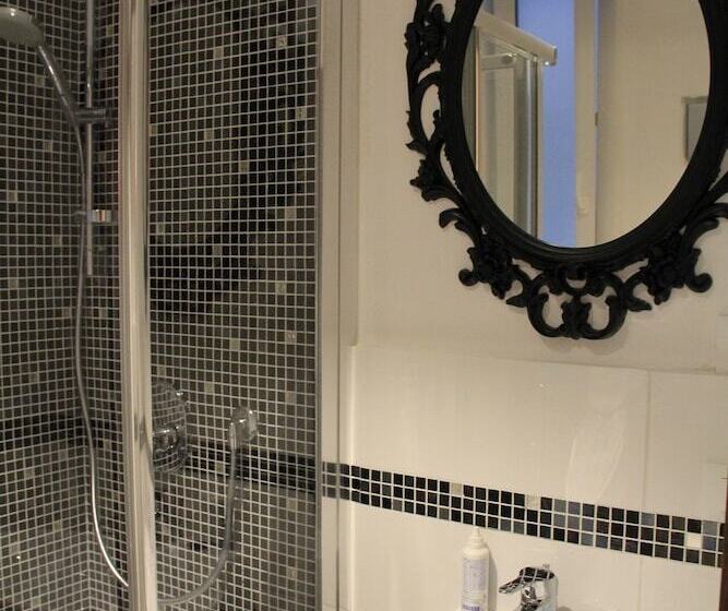 Standard Szoba, Bologna