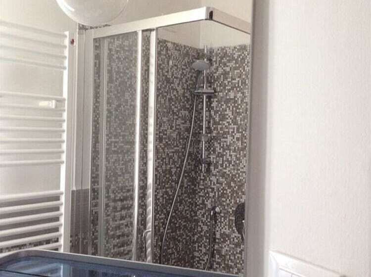 Standard Szoba, Bologna