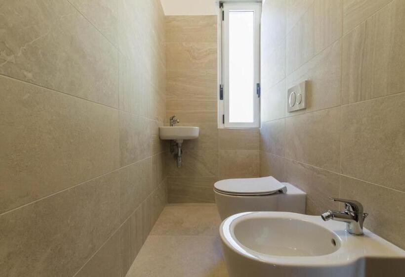 جناح مطل على البحيرة, Capo Reamol