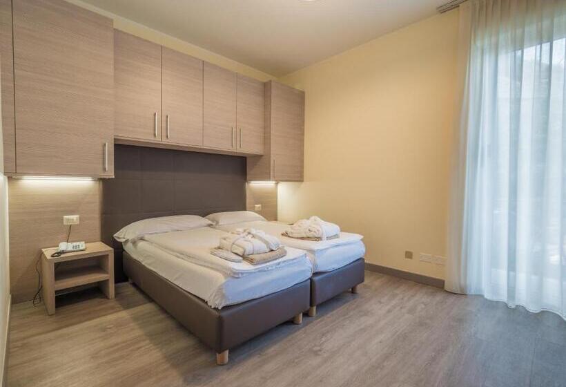 جناح مطل على البحيرة, Capo Reamol