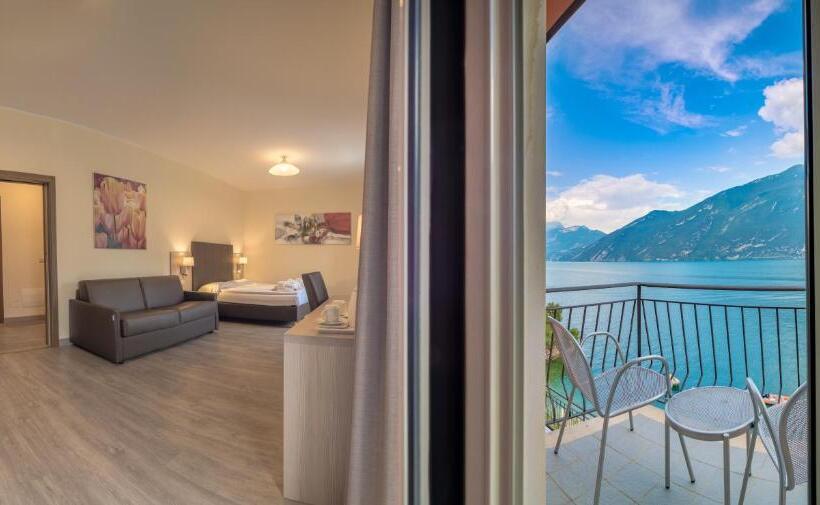 جناح مطل على البحيرة, Capo Reamol