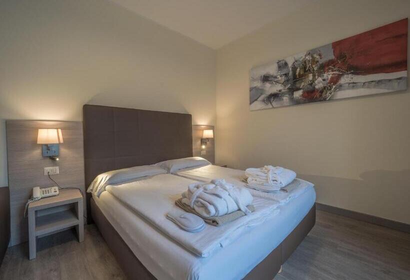 جناح مطل على البحيرة, Capo Reamol