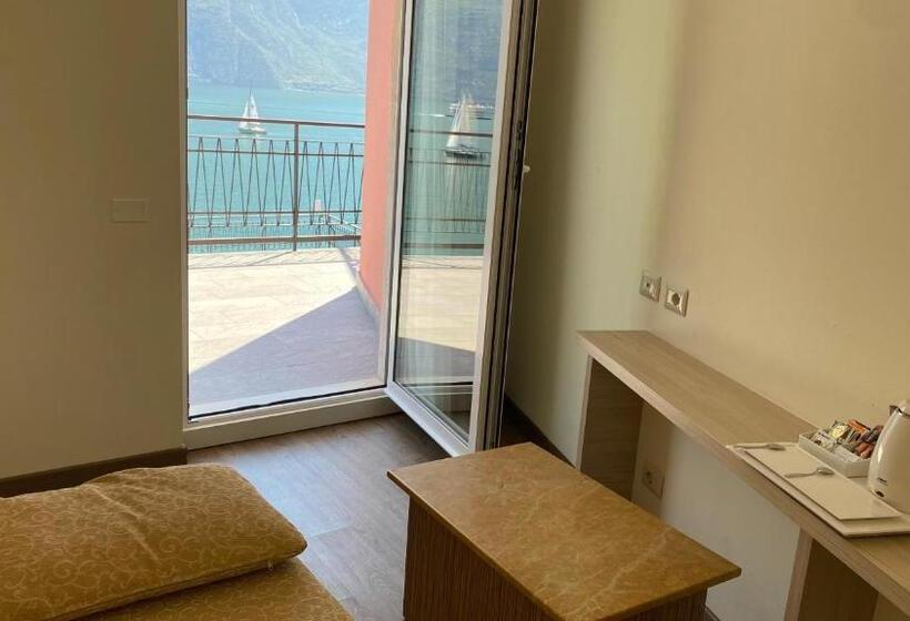 جناح جونيور مطل علي البحيرة, Capo Reamol