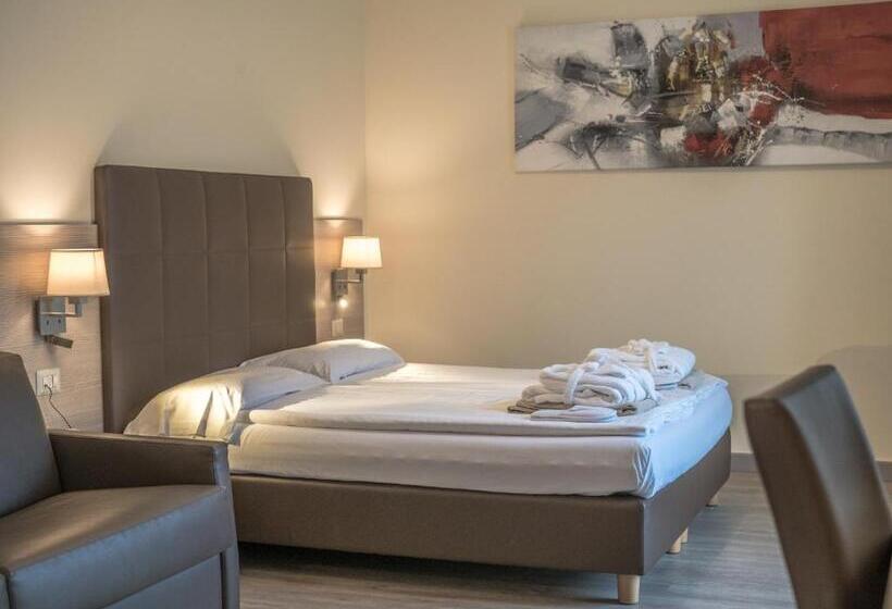 جناح مطل على البحيرة, Capo Reamol