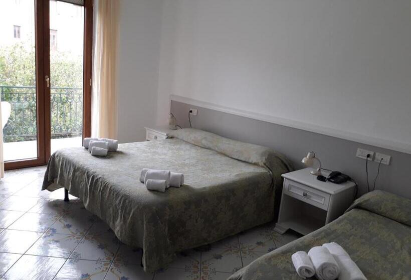 غرفة قياسية ثلاثية, Central Park