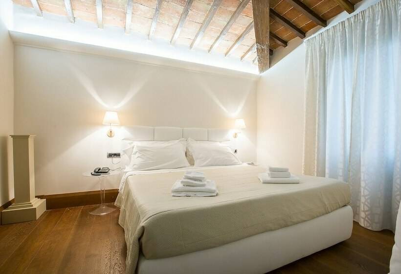 سوییت جونیور, Relais Hotel Centrale Dimora Storica