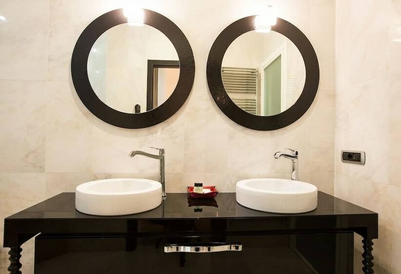 سوییت جونیور, Relais Hotel Centrale Dimora Storica